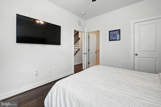 Building Photo - 610 Watermans Dr