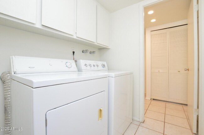 Building Photo - 4028 N Granite Reef Rd