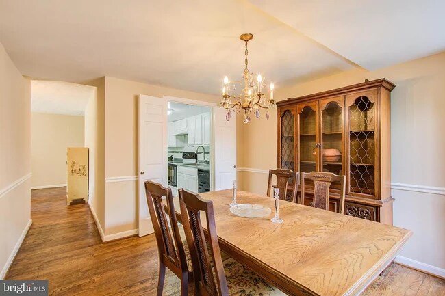 Dining room (furniture to be cleared) - 118 Monroe St