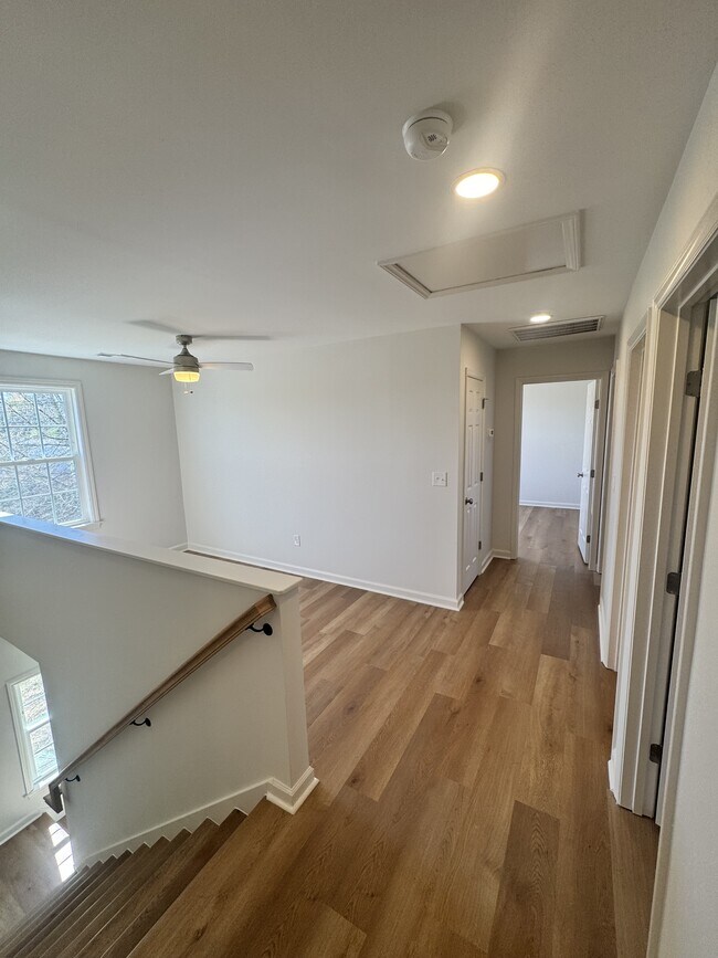 Building Photo - 204 Landmark Dr