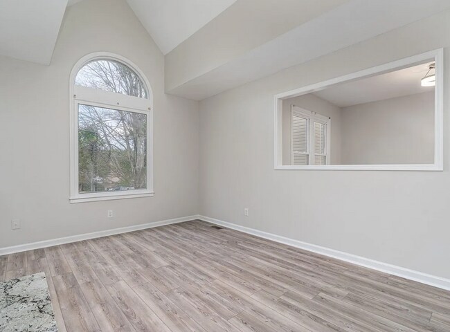 Building Photo - Gorgeous Renovated Home with Modern Finishes & Gated Community Amenities