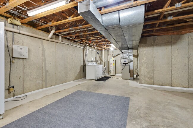 Building Photo - 834 Swallow St