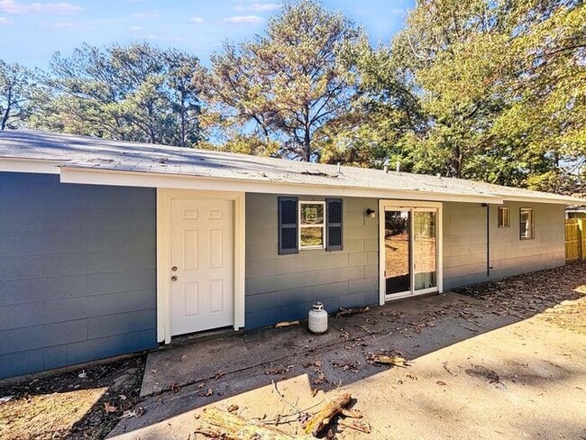 Building Photo - Charming 3-Bedroom Home with Modern Comfor...