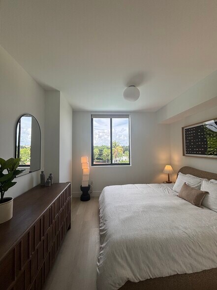 Building Photo - 2445 NE 183rd St