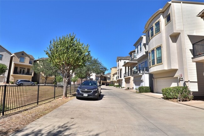 Building Photo - 3446 Clearview Villa Way