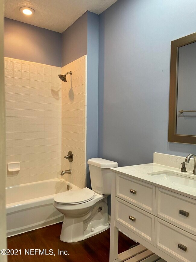 Building Photo - 400 Bayridge Ct