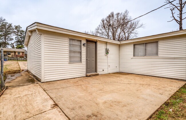 Building Photo - 4980 Vickie Dr