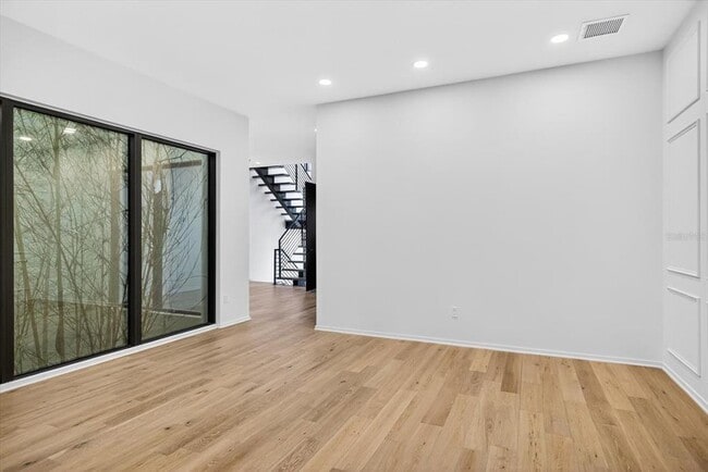 Building Photo - 94 W Davis Blvd