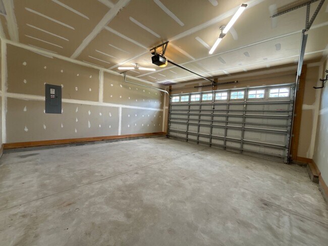 Building Photo - 3 Bedroom and a Bonus Room on Prism!