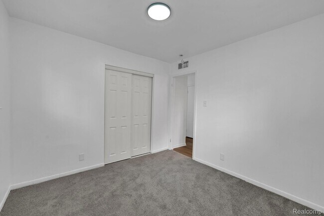 Building Photo - 25636 Norfolk St