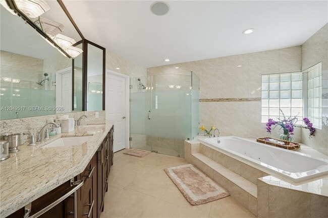 Building Photo - 14601 Pompano Dr