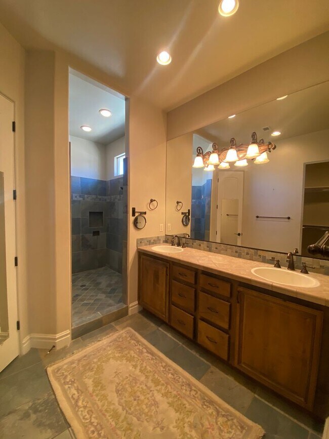 Building Photo - Unfurnished Home in Sunbrook!