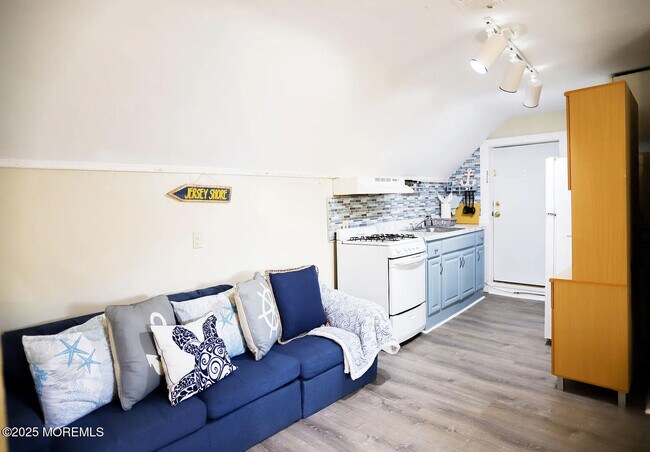 Building Photo - 49 2nd Ave