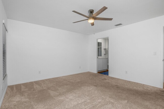 Building Photo - NOW AVAILABLE - 3/2 with 2 Car Garage in Mirror Lakes!