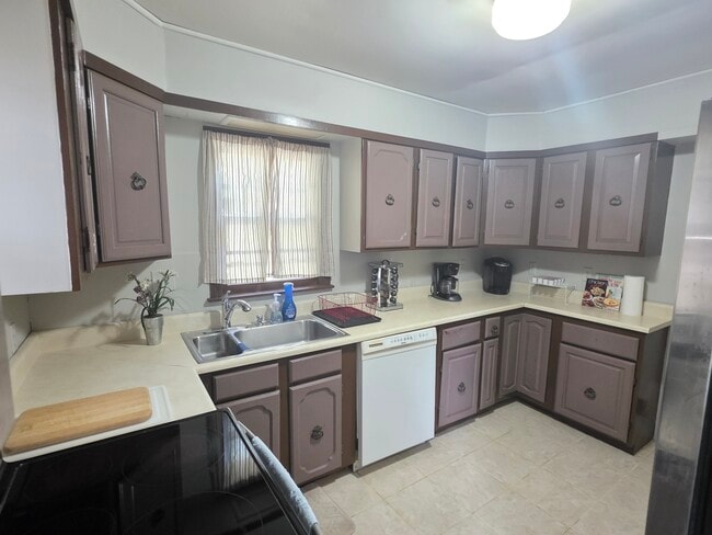 Building Photo - 2350 S Erie St