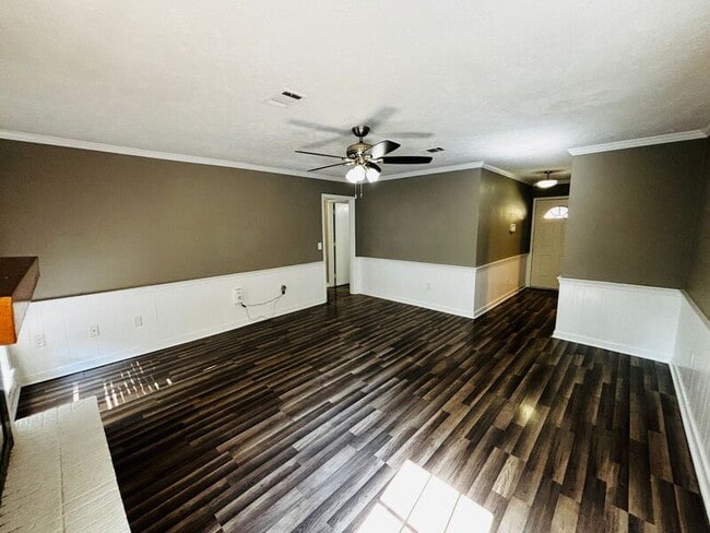 Building Photo - 709 Greenfield Dr