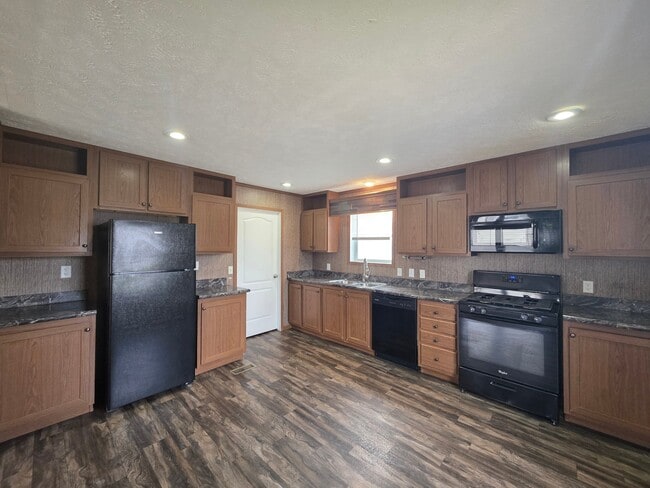 Building Photo - 429 Laurel Leah