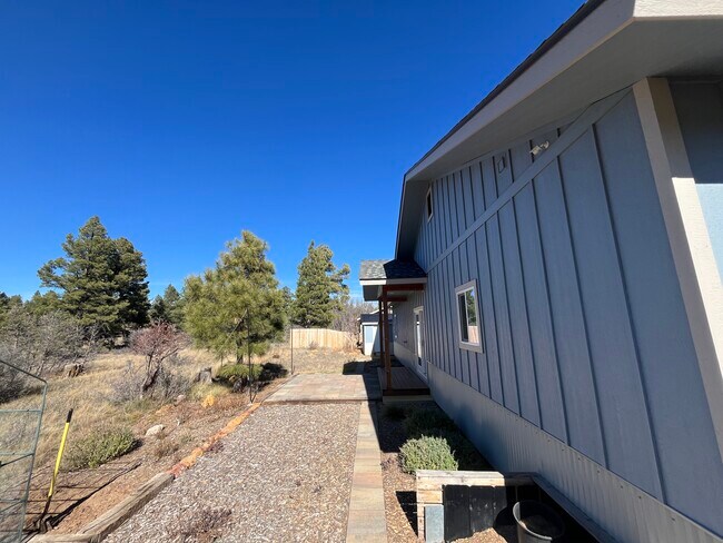 Building Photo - 004