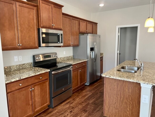 Building Photo - Upscale 3BR 2.5BA Townhome in Blackman!