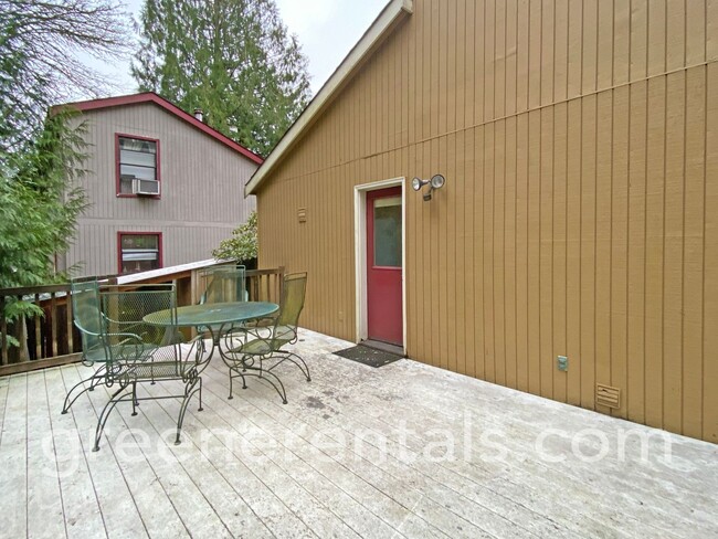 Building Photo - Adorable 2BR 1.75BA Home on Tumwater Hill