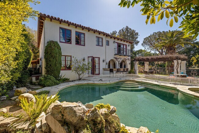 Building Photo - 1809 Palos Verdes Dr W