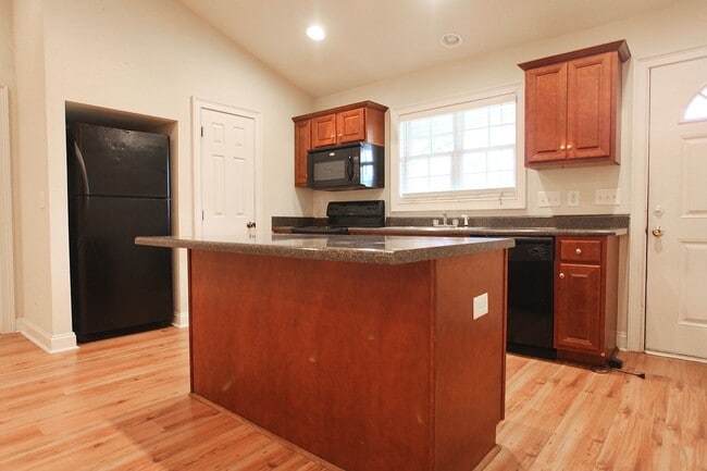 Building Photo - Eagles Landing Property Available August!