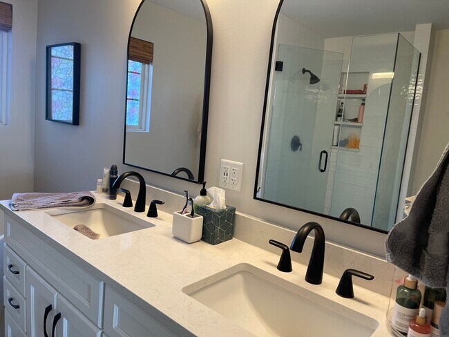 Building Photo - 3252 Cool Springs Ct