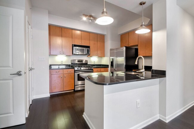 Building Photo - Concierge Building! Available Now! 1 Bed +...