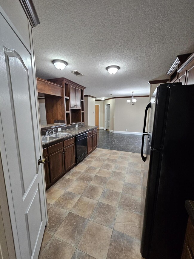 Building Photo - 8415 Verano St