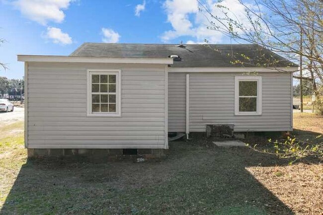 Building Photo - 610 Wondertown Dr