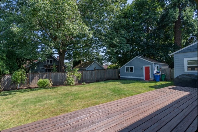 Building Photo - 6406 SE 44th Ave