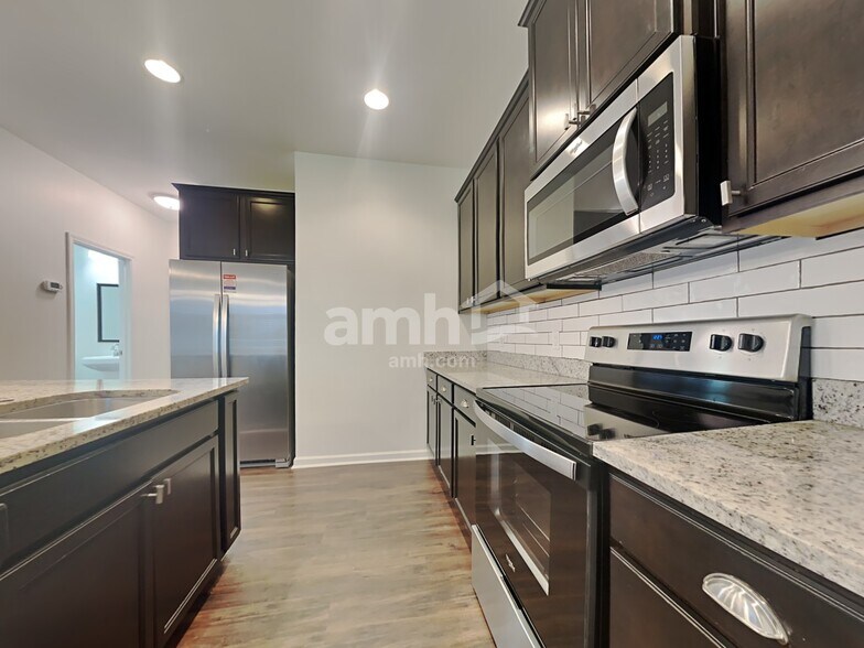 Building Photo - 347 Southwilde Way