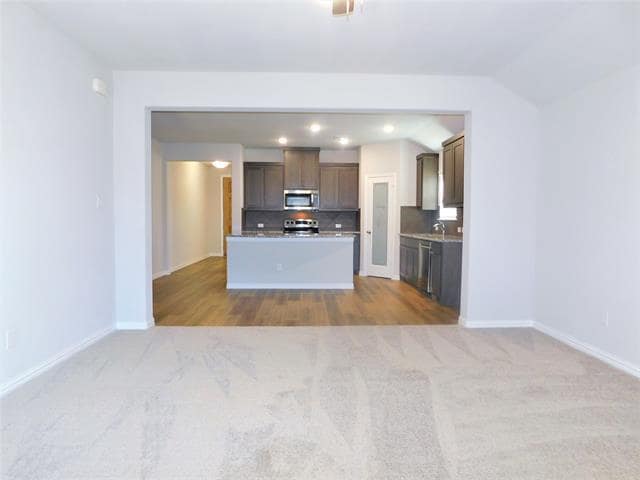 Building Photo - 3023 Cliffview Dr