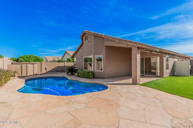 Building Photo - 3022 E Captain Dreyfus Ave