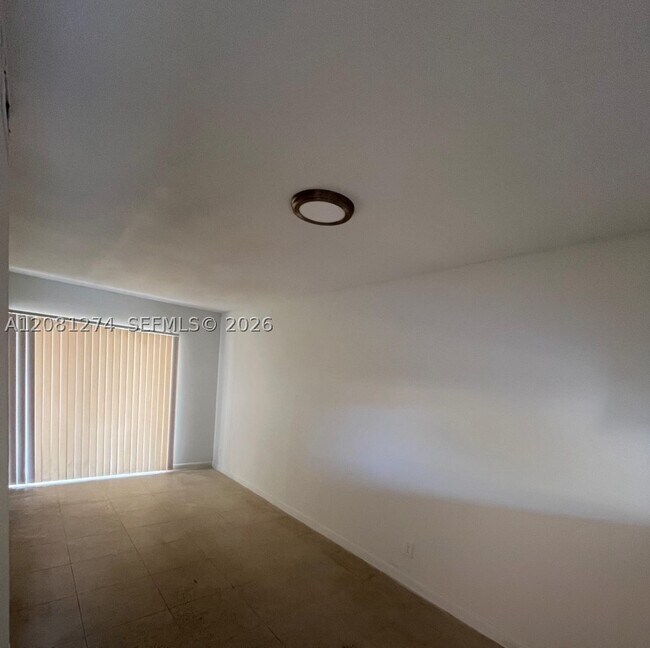 Building Photo - 4178 Lakeside Dr
