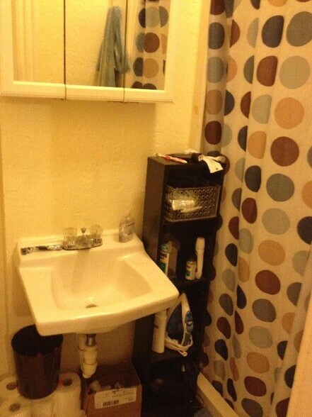 Building Photo - 40 Anderson St