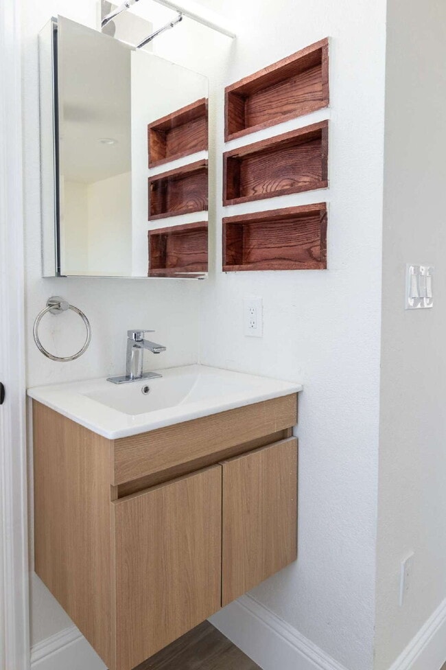 Building Photo - Stunning Remodeled Patio Home in Baker – 3...