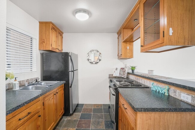Building Photo - FOR RENT 1Br/1Ba 626 Sf Second Floor Condo...