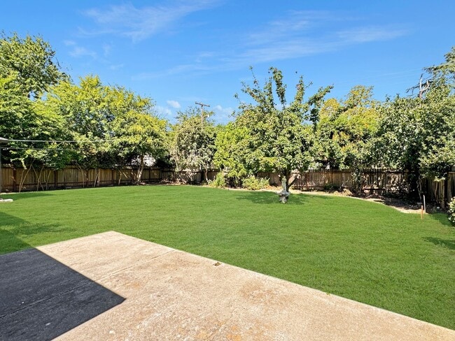 Building Photo - Charming 2 Bedroom House in Sacramento