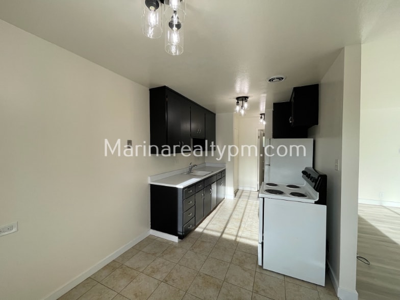 Building Photo - 129-191 Hilborn St