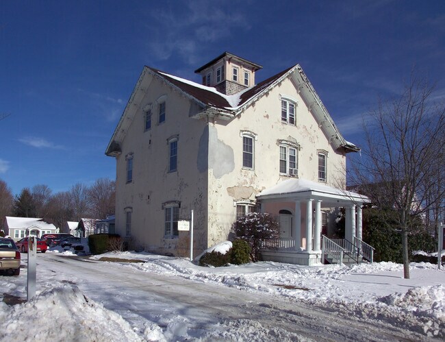 Primary Photo - 156 Main St