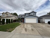 Building Photo - Beautiful 3 Bedroom 2.5 Bath Brentwood Home With SOLAR