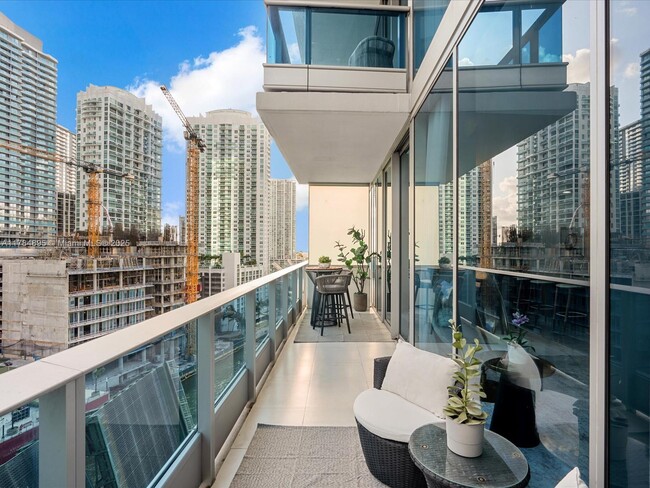 Building Photo - 200 Biscayne Blvd Way