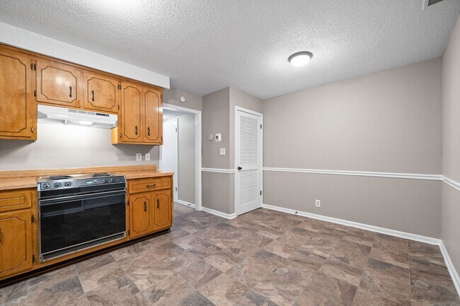 Building Photo - 405 Cook Dr