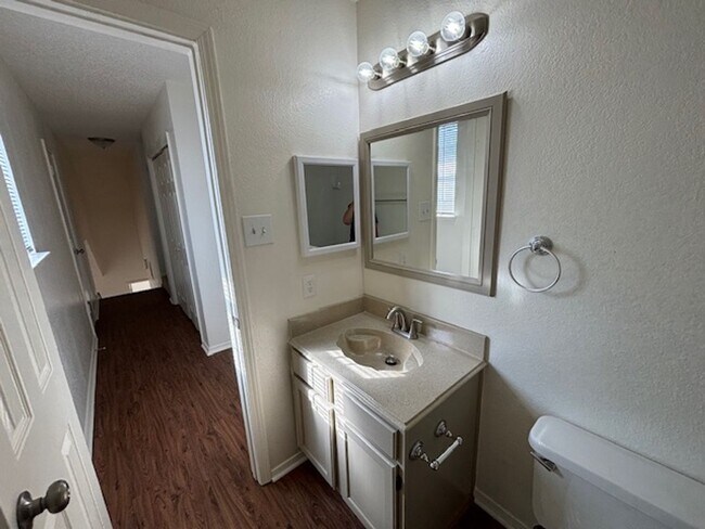 Building Photo - Beautiful 2 Story Updated Home in Grand Prairie