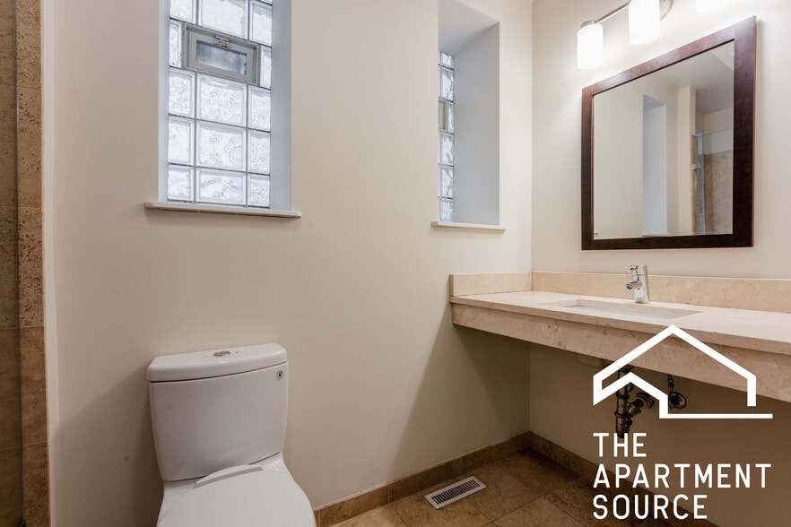 Building Photo - 2660 N Ashland Ave