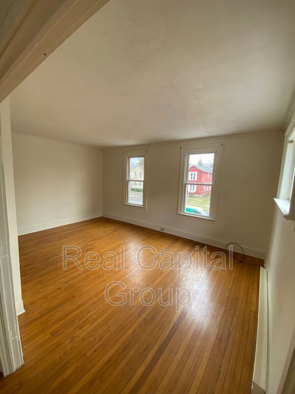 Building Photo - 335 Pine St