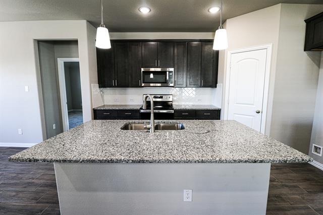 Building Photo - 504 Lakeway Ln