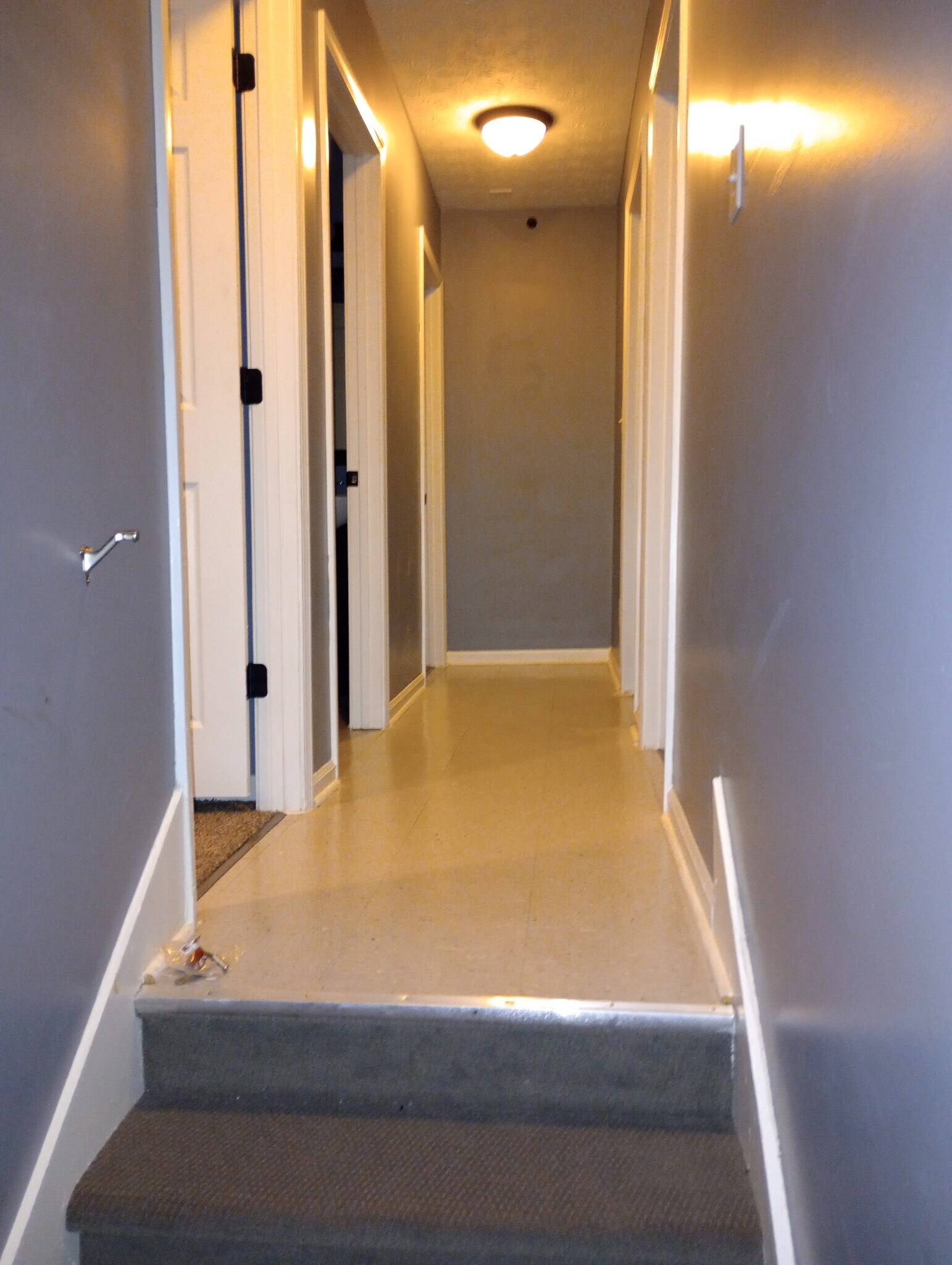 Upstairs hallway - 3308 Kirby Ave