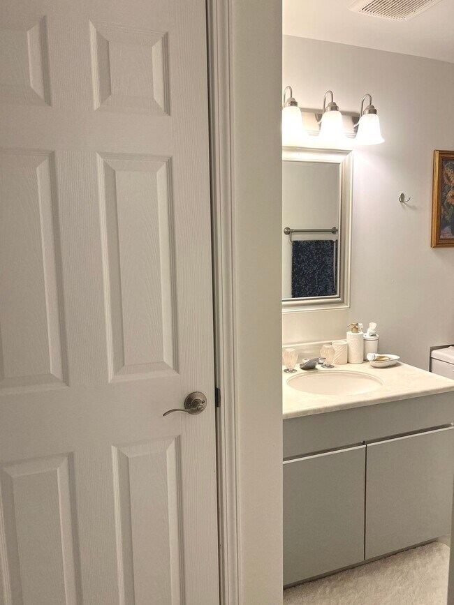 Building Photo - 8812 Briar Ct